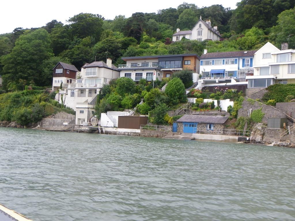 Monravon Guest House Holyhead Extérieur photo