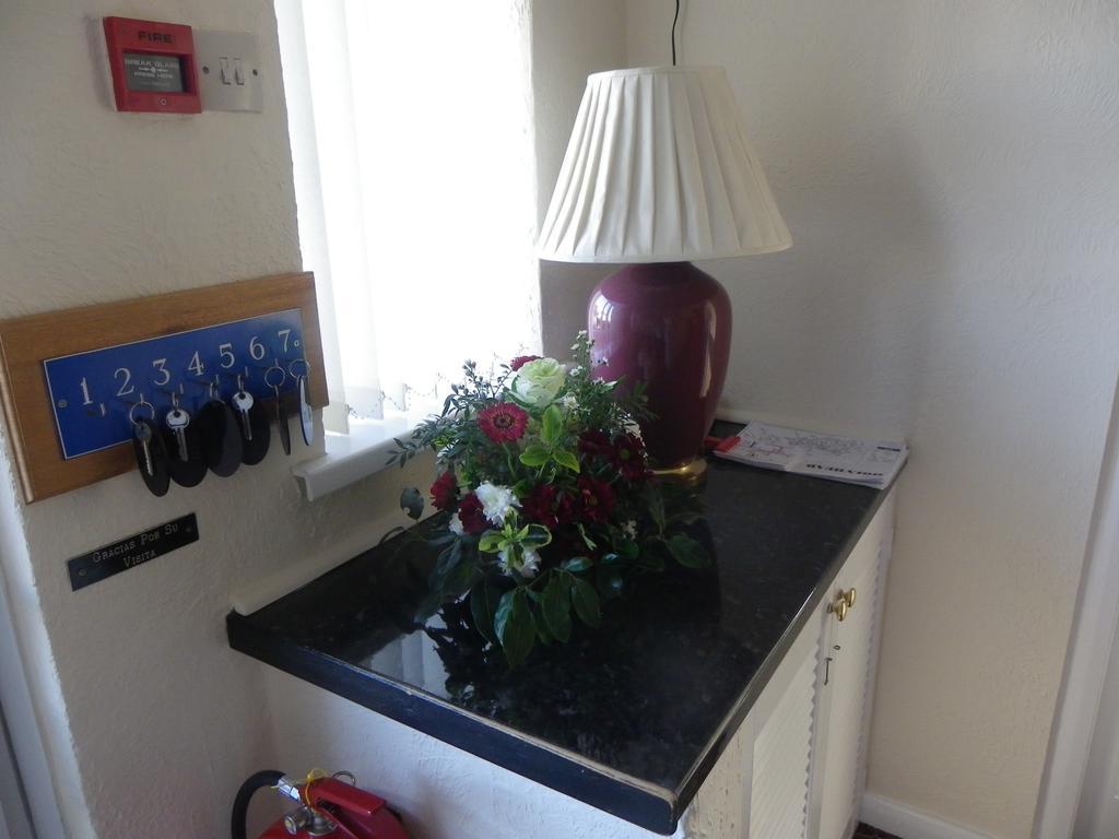 Monravon Guest House Holyhead Extérieur photo
