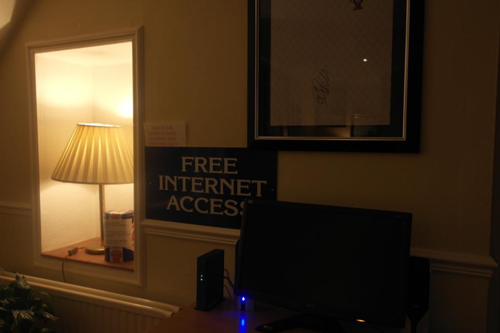 Monravon Guest House Holyhead Extérieur photo