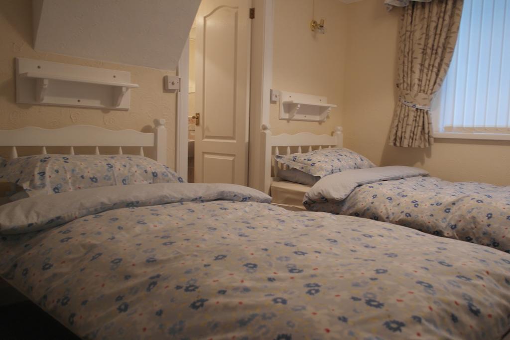 Monravon Guest House Holyhead Extérieur photo
