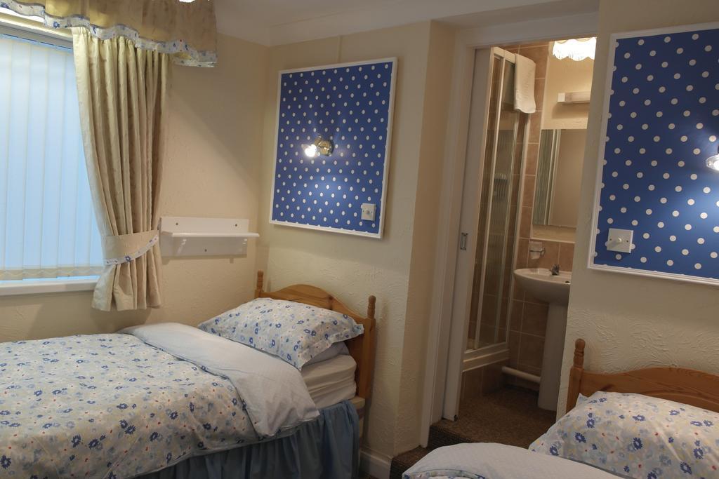 Monravon Guest House Holyhead Extérieur photo