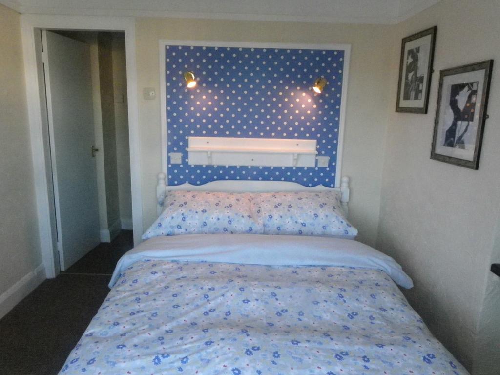 Monravon Guest House Holyhead Extérieur photo